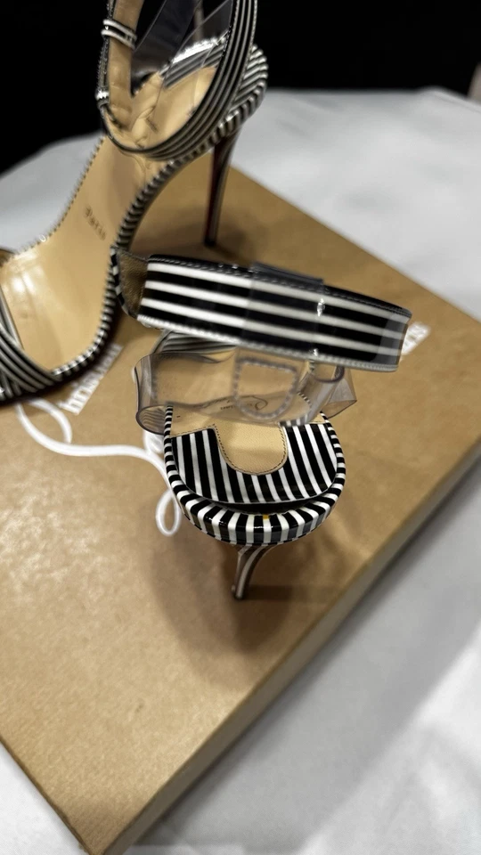 Christian Louboutin Jonatina 100 Negro Blanco Rayas Patente Sandalia Tacón Bomba 38 Foto 4 de 4