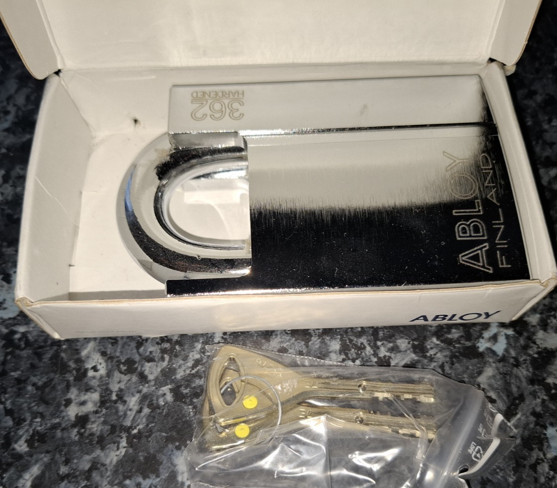 CANDADO ENDURECIDO ABLOY 362 CON 2 LLAVES - NUEVO