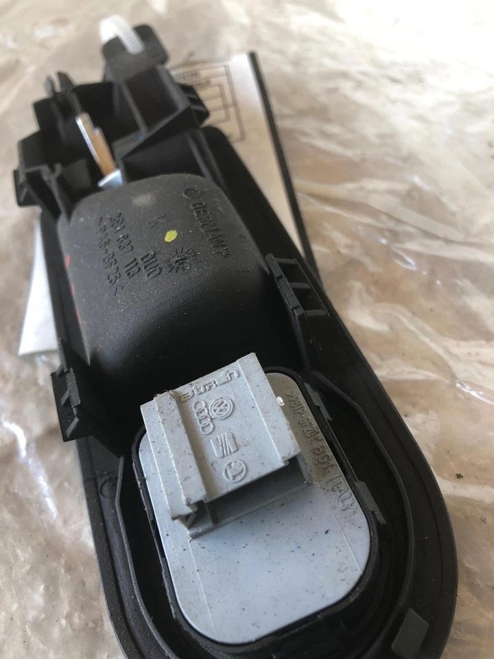 1998 - 2005 VOLKSWAGEN PASSAT Front Door Handle Inside w/ Switch Driver Left OEM - Image 4 of 4