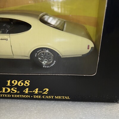 2)1968 Oldsmobile Cutlass 442 Yellow 1/18 American Muscle W/Tire