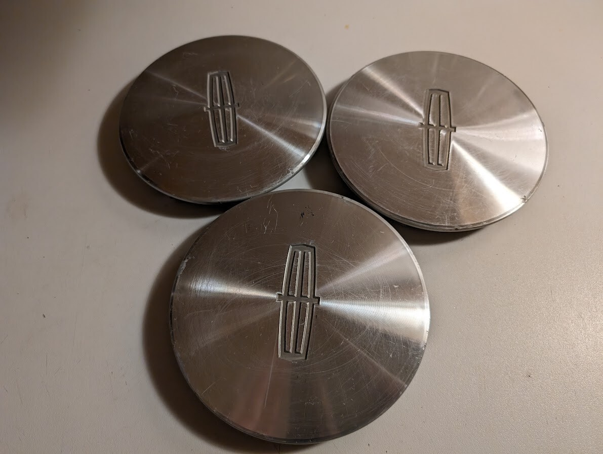 (3) Lincoln Town Car center caps 19982002 part YW131A096AA eBay