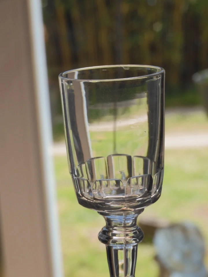 -9 ANCIENS PETITS VERRES à PIEDS BAS PANS Coupés DLG LOUIS PHILIPPE LIQUEUR D - Photo 3/4