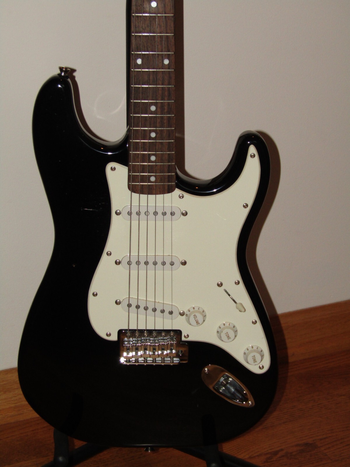 FENDER SQUIER AFFINITY STRATOCASTER SINGLE COIL LOADED PICKGUARD GUITAR