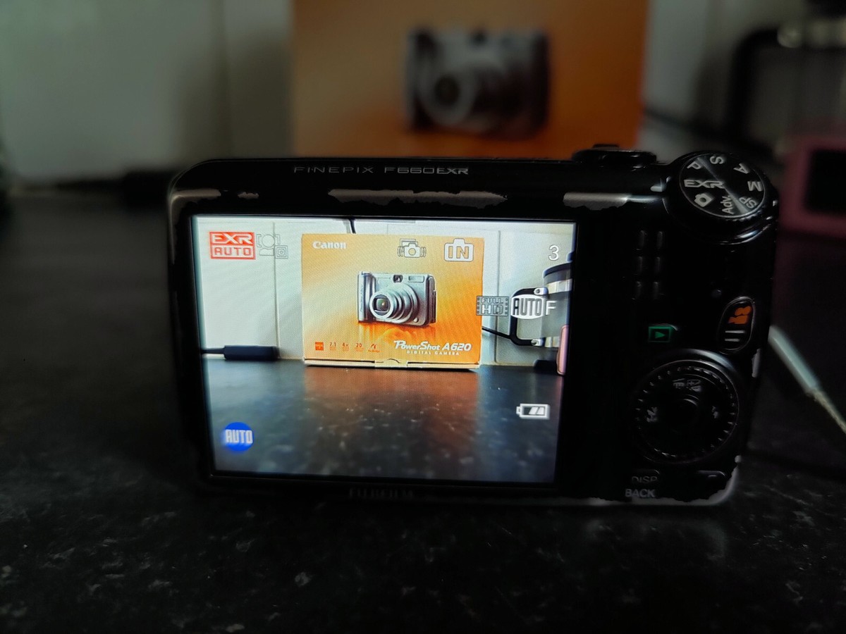 FUJIFILM Finepix F660 EXR Digital Camera Black WORKING NO CHARGER