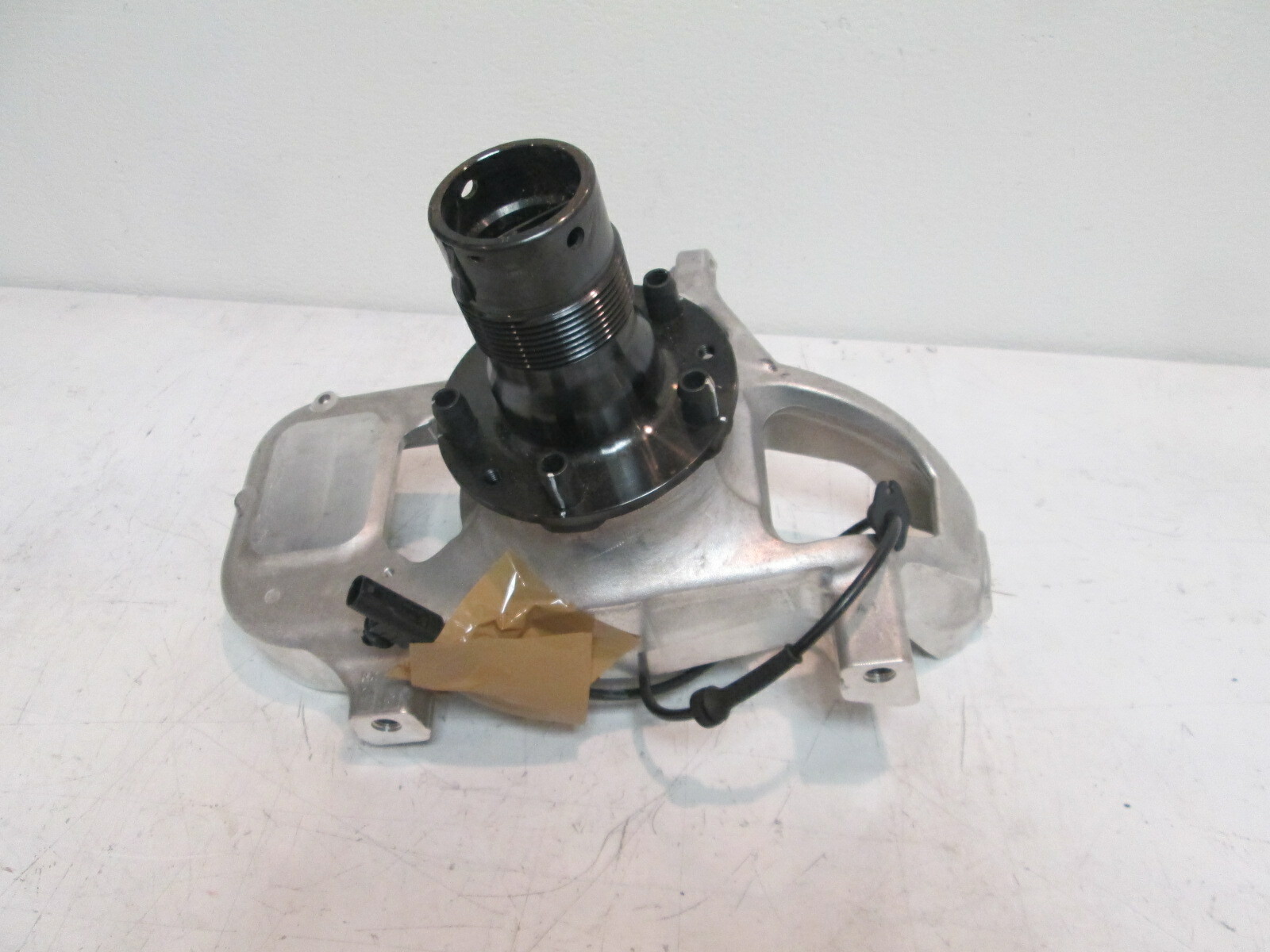 Ferrari 458 Challenge LH Front Hub Complete 309126  NEW