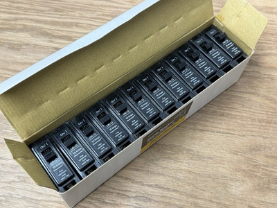 #ad NEW Box of 12 PowerWorks 1Pole 15 Amp 120 240 VAC Circuit Breakers 606700 $29.99