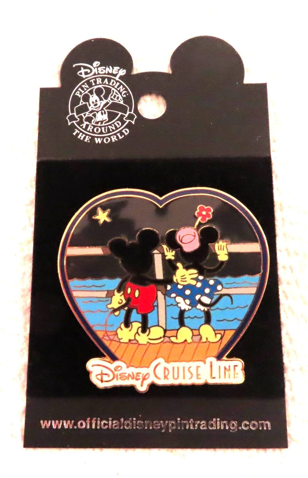 Disney Pin 35658 DCL Mickey and Minnie Onboard Ship looking over Balcony Heart