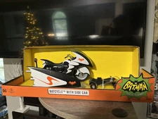 McFarlane Toys DC Retro: Batcycle with Side Car (MCF15709)