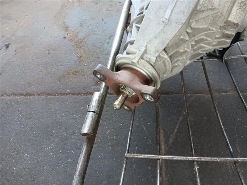 10-16 Porsche Panamera Turbo Rear Differential Axle Carrier Non Locking  - Image 4 of 4