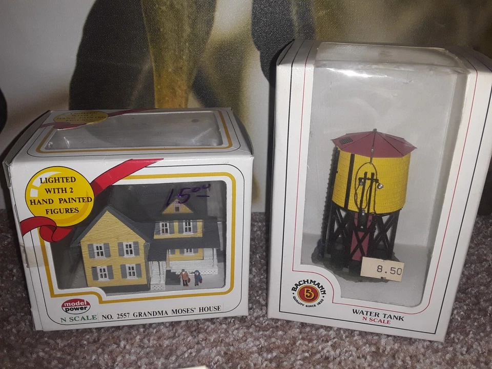 Model Power N Gauge Shell Station Drive In Grandma Moses House #2557 Lighted - Image 3 of 4