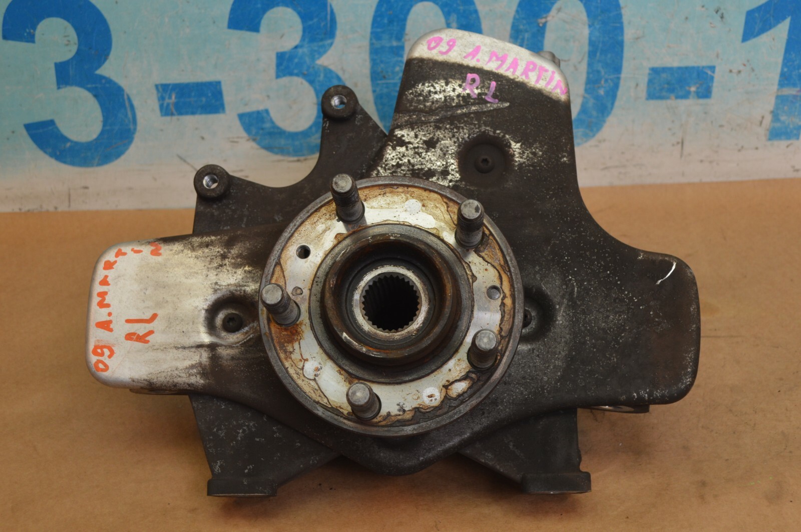 2009 ASTON MARTIN VANTAGE V8 REAR LEFT DRIVER SIDE SPINDLE KNUCKLE HUB BEARING