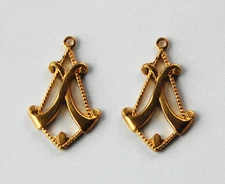 VINTAGE style 2 RAW CAST BRASS VICTORIAN STAMPING PENDANT ORNATE BEADS 