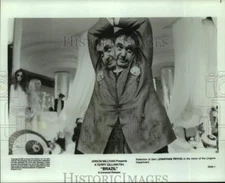 1985 Press Photo Jonathan Pryce in a scene from Brazil. - sap47418