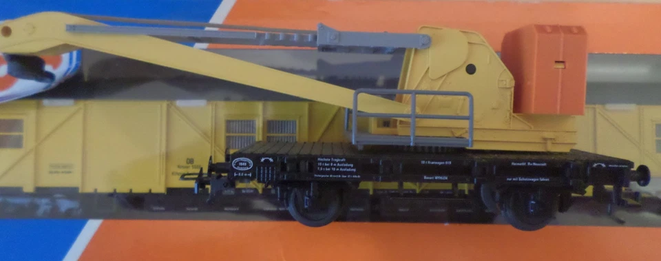 Roco 46212 Hilfszug-Gerätewagen mit Roco Kran und Märklin 4471 Niederbordwagen - Bild 4 von 4