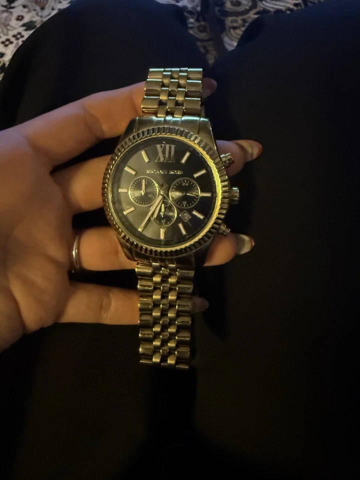 Reloj Michael Kors tono dorado Foto 2 de 4