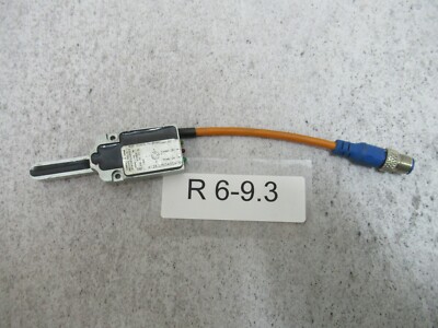 Senstronic A126305G400AT6 Proximity Switch 10-30VDC Range 1.5Mm