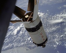 APOLLO 7 S-IVB ROCKET STAGE IN EARTH ORBIT - 8X10 NASA PHOTO BB-107