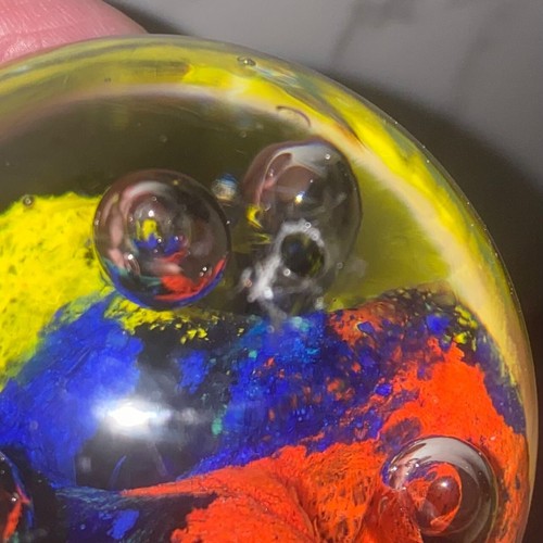 Round 2.5" Decorative Glass Paperweight Blue Red Yellow Mix - Imagen 4 de 7