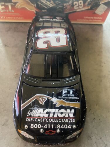 KEVIN HARVICK 1:24 ACTION 2002 #29 GM GOODWRENCH E.T. 20TH ANNIVERSARY - Picture 3 of 9