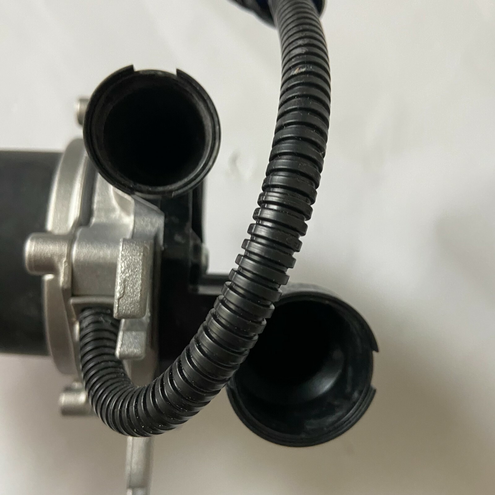 BENTLEY CONTINENTAL FLYING SPUR GT GTC SECONDARY AIR PUMP 07K959253A OEM