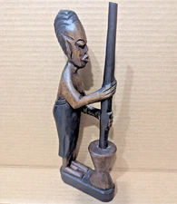 VINTAGE ORIGINAL ART ANTIQUE HAITIAN WOOD SCULPTURE OF WORKING WOMAN W/PILON 12"