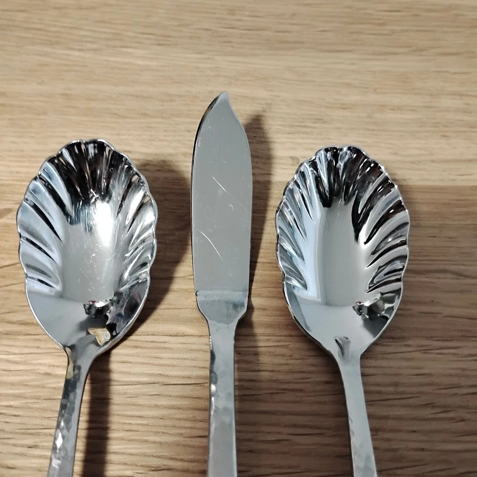 Reed & Barton Hammered Antique 2 Sugar Spoons Master Butter Knife Glossy 18/8 - Image 2 of 4