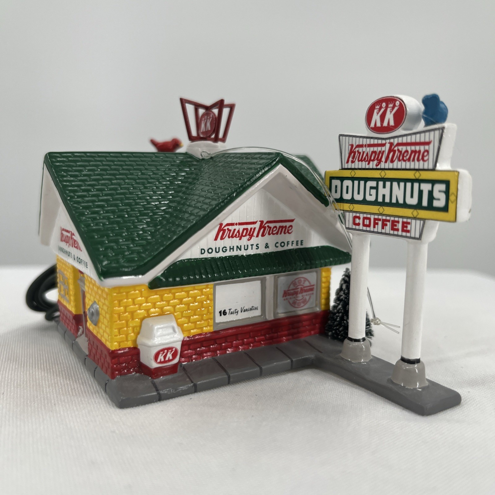 Dept 56 KRISPY KREME DOUGHNUT SHOP ORNAMENT Snow Village #56.55163 NEW 2002