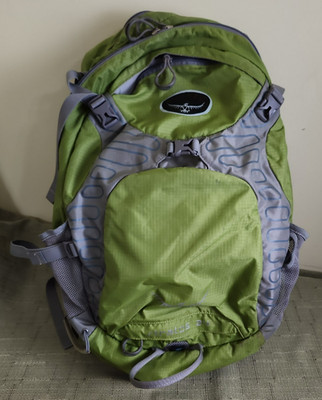 Green Osprey Stratos 24 Outdoor Backpack Hip Belt Rigid Frame External Pockets