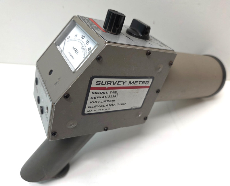 Victoreen 740F Ionization Radiation Survey Meter 0-25 mR/hr w/ Manual