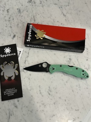 Spyderco Delica 4 Black CMP M4 Blade Mint Green FRN Handles C11FPGRM4BK Blade HQ