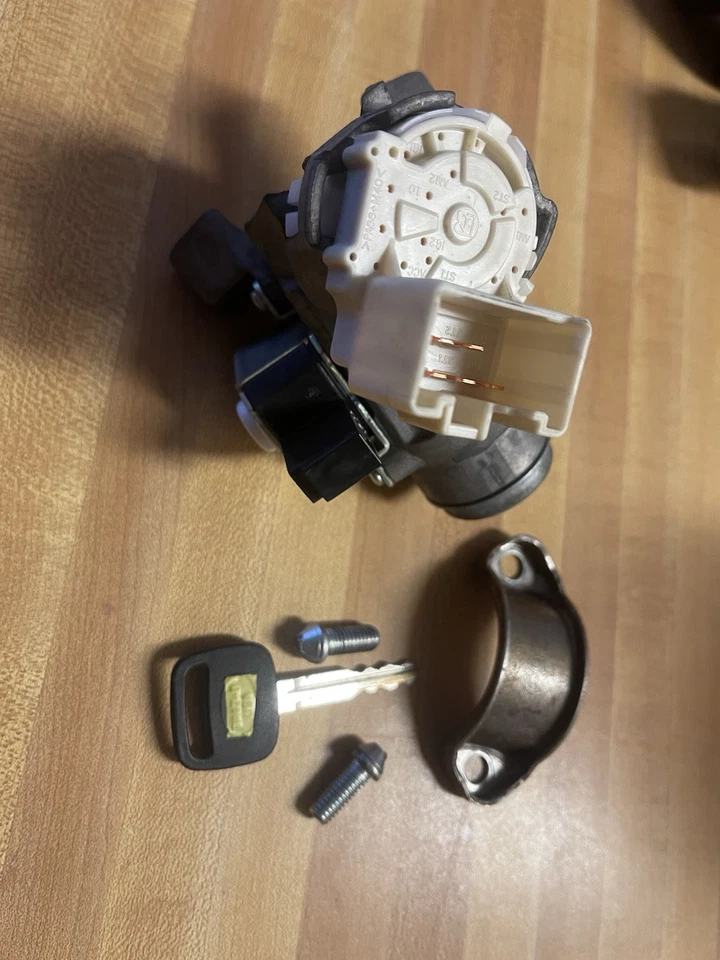 TOYOTA YARIS 2006-2012 INTERRUPTOR DE ENCENDIDO BLOQUEO DE CILINDRO CON 1 llave Foto 4 de 4