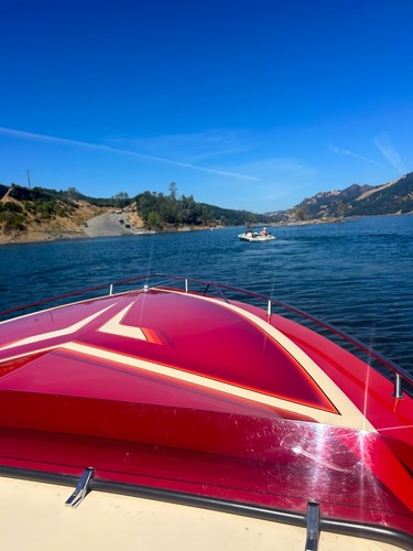 1986 Carrera speed boat with Chevy motor 350 Mercury overdrive - Picture 4 of 5
