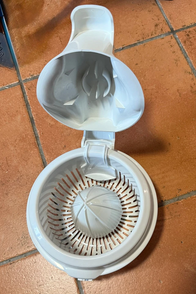 Magimix citrus press attachment for a food processor. - Image 2 of 3
