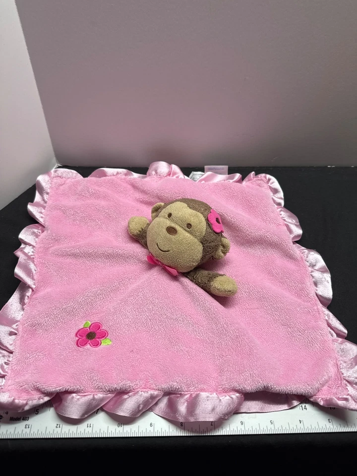 Manta de seguridad para bebé Small Wonders rosa mono sonajero borde satinado y bordado Foto 2 de 4