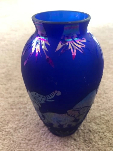 Signed A & E Arthur Court Designs Iridescent Blue Elephant Cameo Art Glass Vase