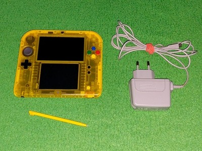 Nintendo 2DS Pokemon Konsole Special Pikachu Edition Inkl. Pokemon Gelbe Edition