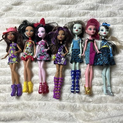 Monster High Set Konvolut G2 Puppen Draculaura, Frankie, Clawdeen, Gigi