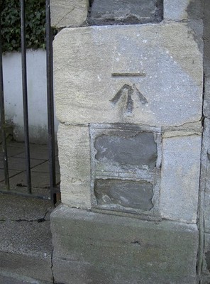 Foto 12x8 Benchmark in Sylvia Avenue Windmill Hill\/ST5971 Eine typische Szene c2017