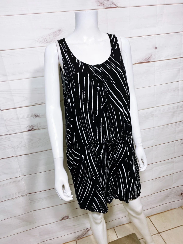 Romper feminino Merona tamanho G listrado preto gola redonda bolsos sem mangas - Imagem 2 de 4