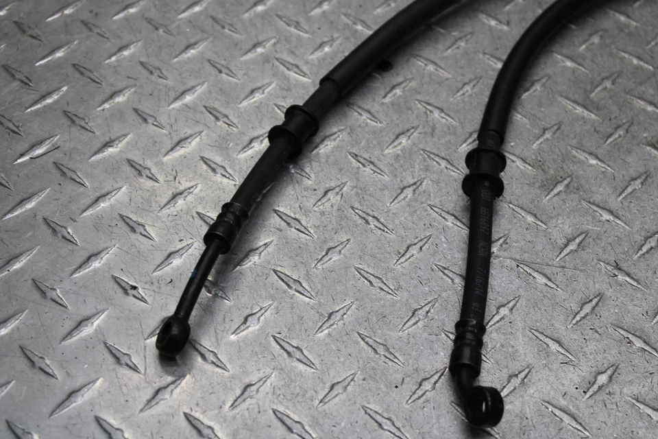 Mangueras de freno delanteras Yamaha FZ09 2014 1RC-25873-00-00 1RC-25872-00-00 Foto 2 de 4
