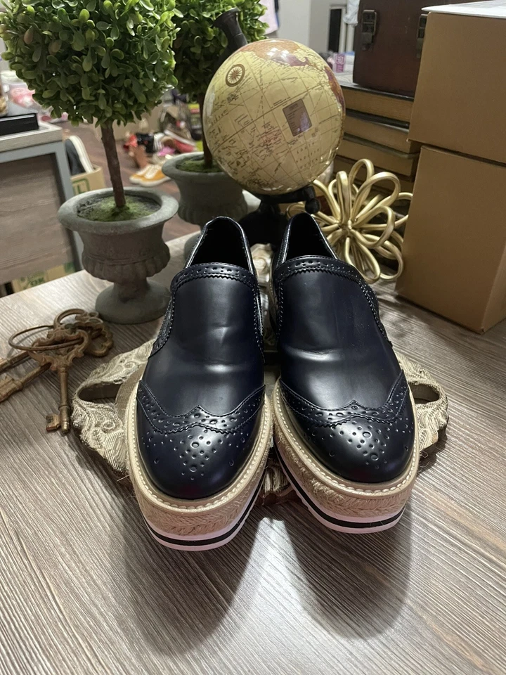 Zapatos planos mocasines con plataforma de cuero sintético punta de ala azul marino de Zara talla EU 38 Foto 2 de 4