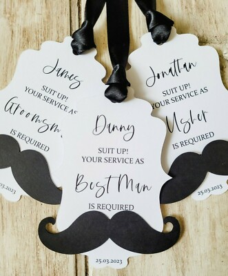 Anzug Up! Personalisierter Will you be my Trauzeuge, Trauzeuge, Platzanweiser Flaschenanhänger