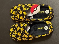 NEW Pokemon Kids Classic Pikachu Slip On Slippers - Size 6/7 M
