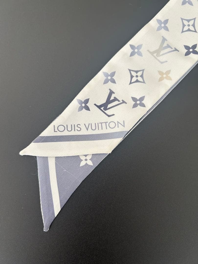 Louis Vuitton Rectangular Scarf Monogram Silk Lig… - image 4