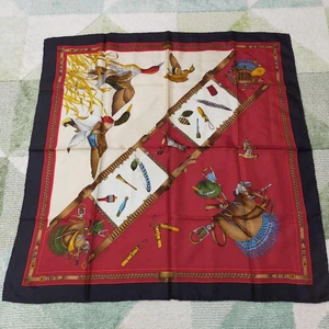 GUCCI Foulard vintage en soie rouge unisexe 86 cm accessoire de mode