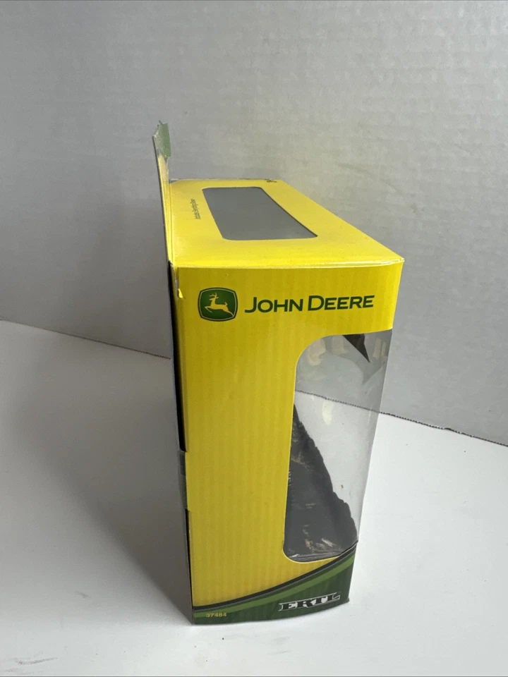 John Deere ERTL Deluxe Play Scene W/DVD Year 2006. NIP - Image 4 of 4