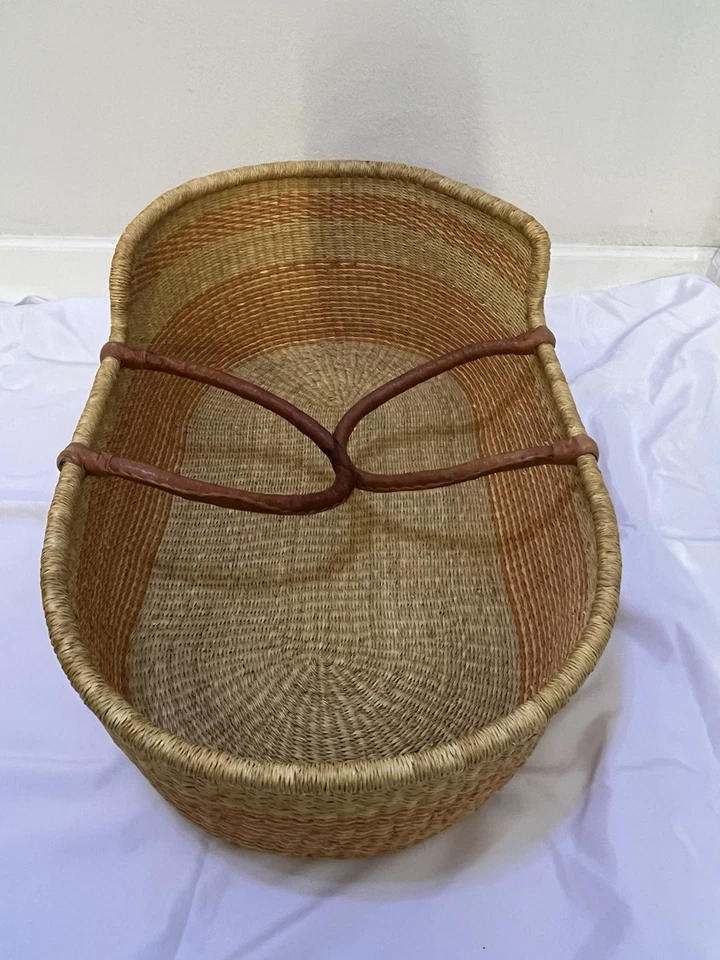 Cesta Moses africana tecida à mão com alças de couro – Decoração de berço boho - Imagem 3 de 4