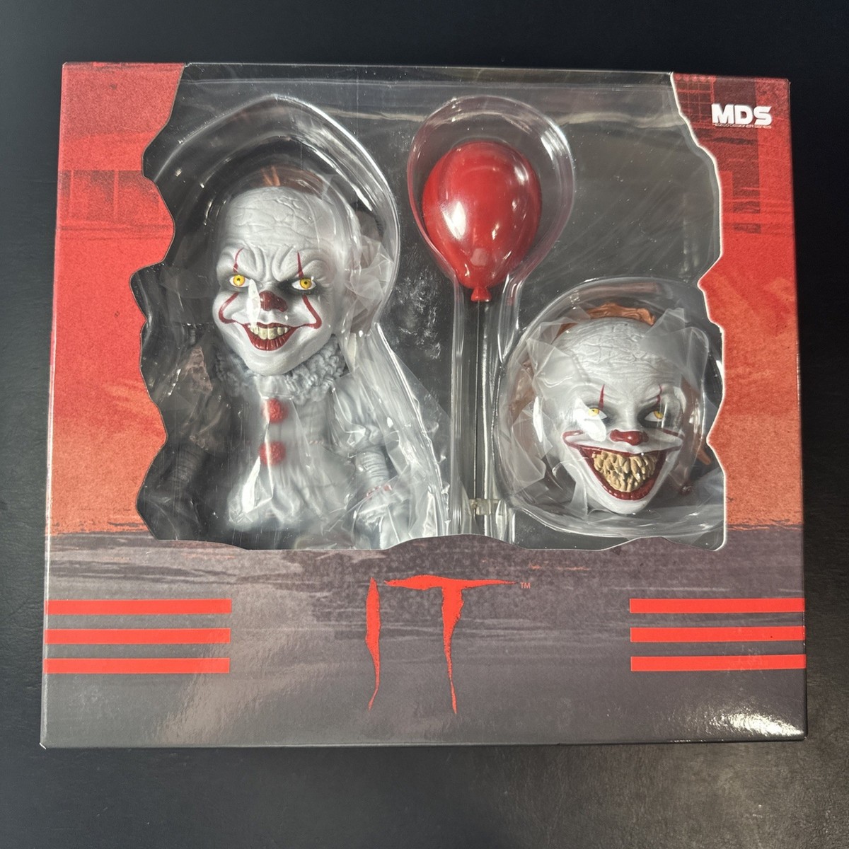 Mezco Toyz MDS IT Pennywise Clown Deluxe Action Figure Horror