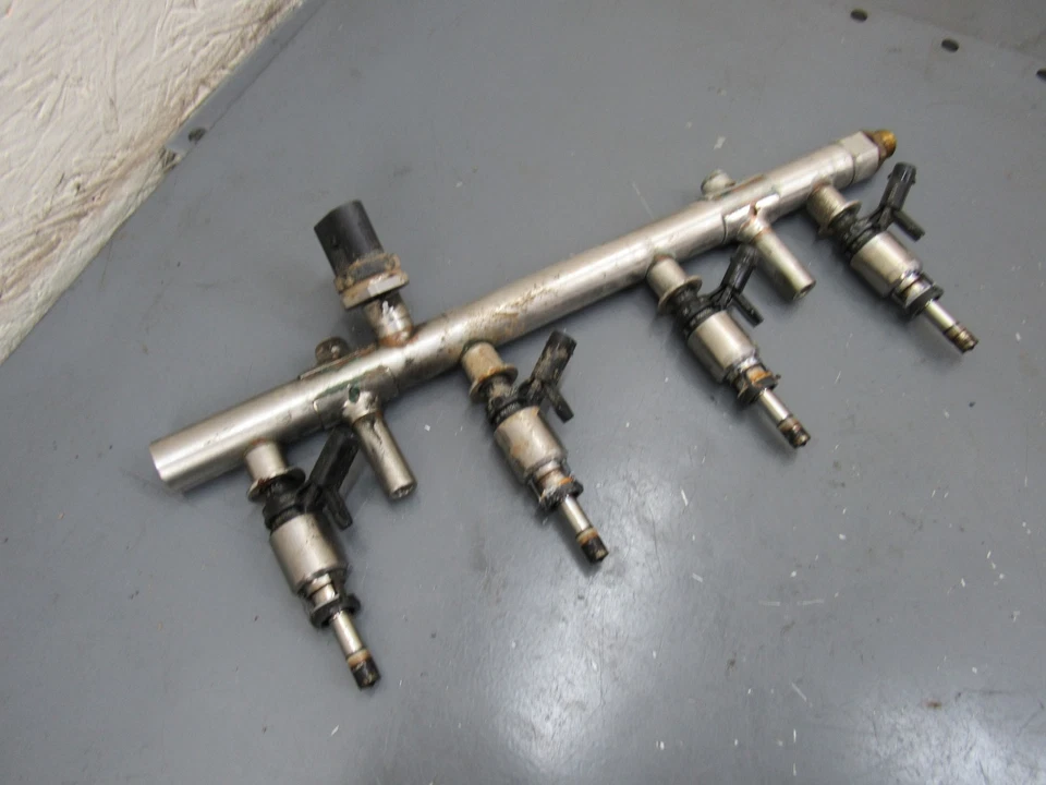 奥迪 S3 燃油轨道燃油喷射器 2015 - 2016 原始设备制造商 — 第 3/4 张图片