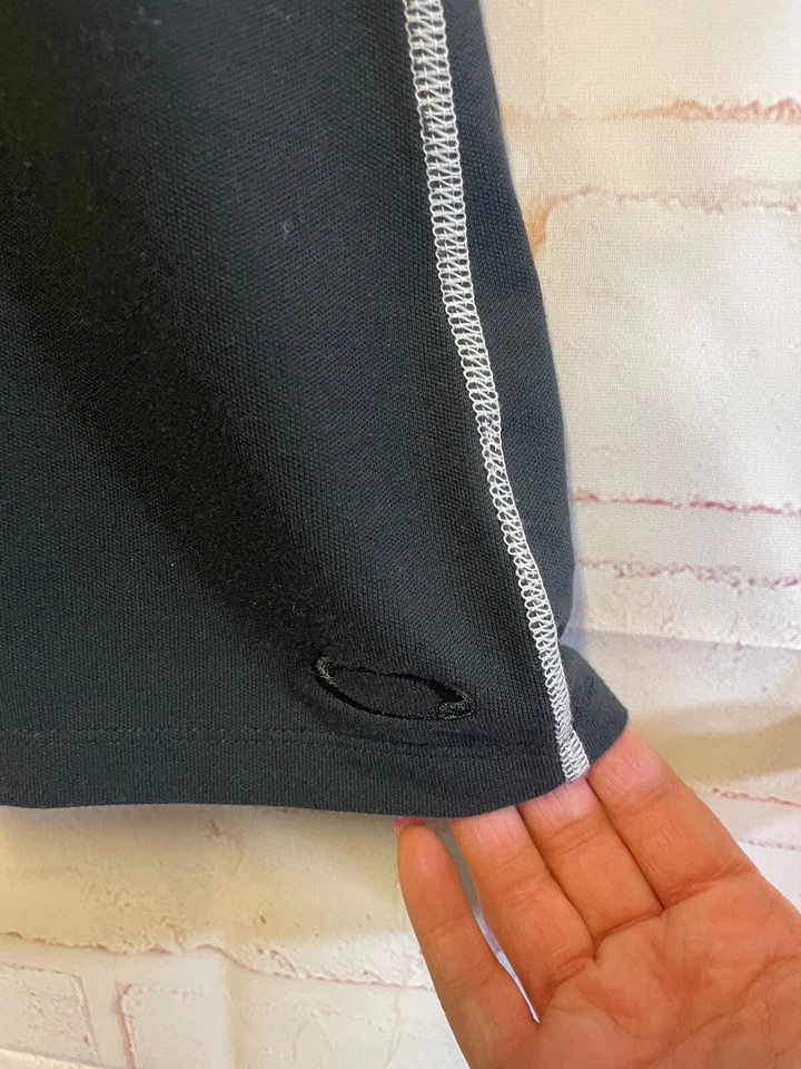 Blusa deportiva de golf Oakley blanca y negra con cuello para mujer mediana Foto 4 de 4